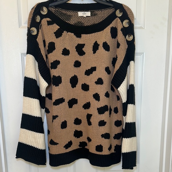 🆕Entro Chic Leopard Print Sweater with Button Detail size small - Picture 1 of 9